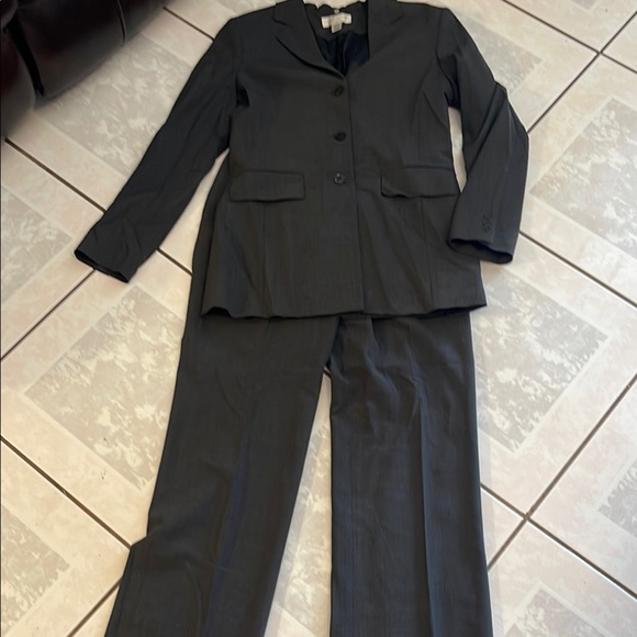 Casual Corner Charcoal Gray Pantsuit Elegant and Tailored - Picture 1 of 6